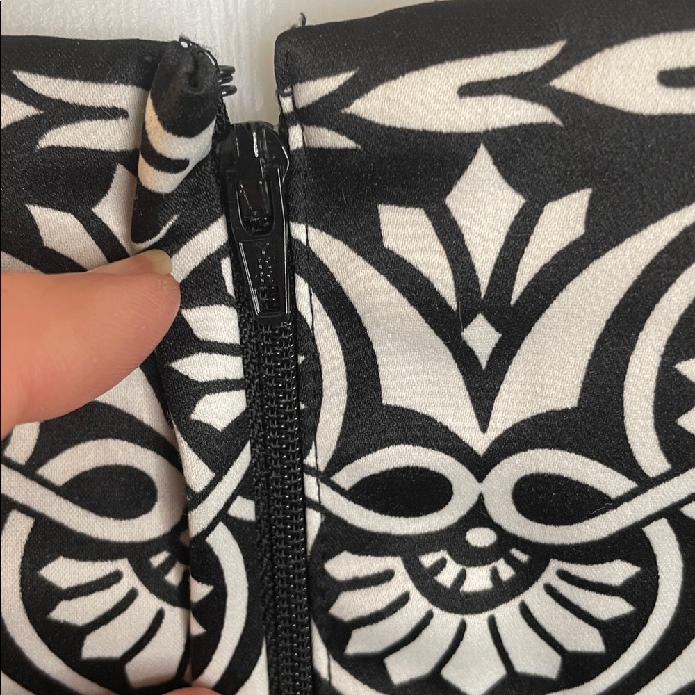 WHITE HOUSE BLACK MARKET STRAPLESS EMBELLISHED BUSTIER TOP BLACK & WHITE SIZE 8 - Picture 8 of 11